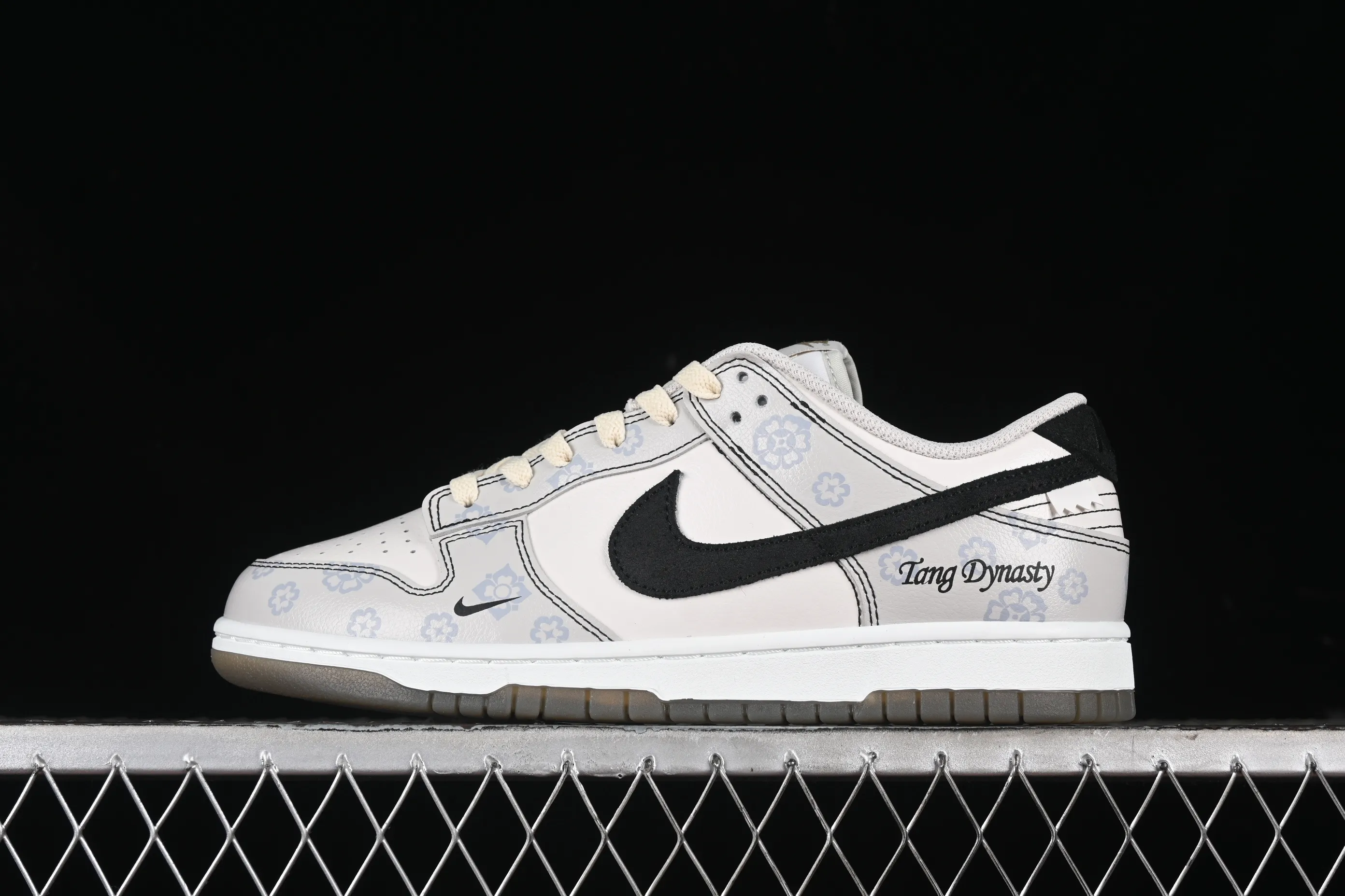 All Categories Nk SB Dunk Series Nk SB Dunk Low Low-top sneakers Nk Dunk Low Sanci Laboratory Ancient Tang Dynasty print Low-top casual sneakers FJ4188-001